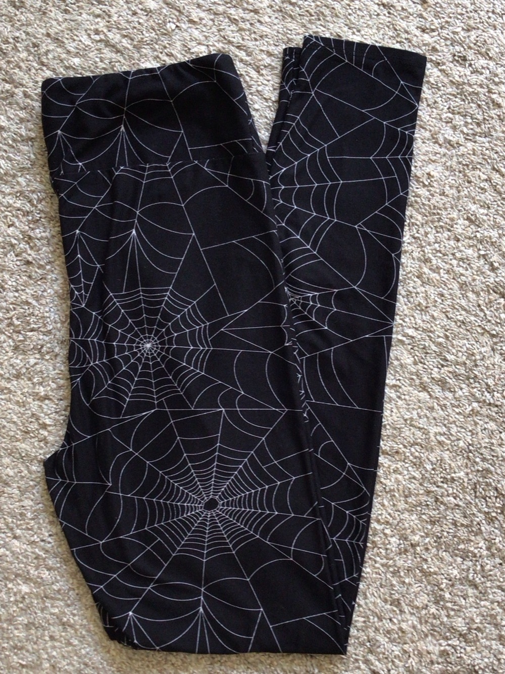SPIDER WEB PRINT LEGGINGS - S/M NWOT